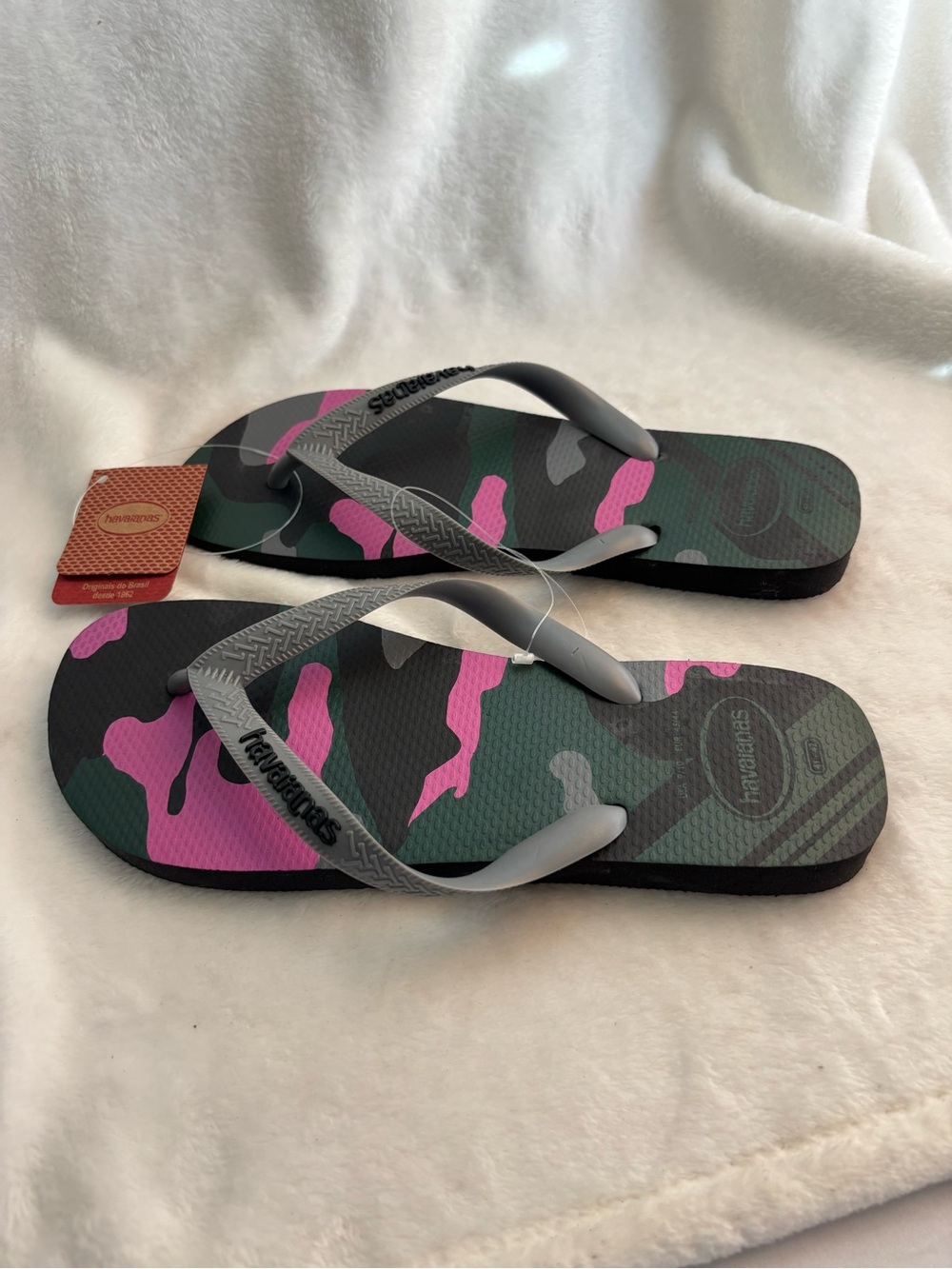 Havaianas Women’s Camo Pink, Green & Black Flip Flop Sandals Size 9/10